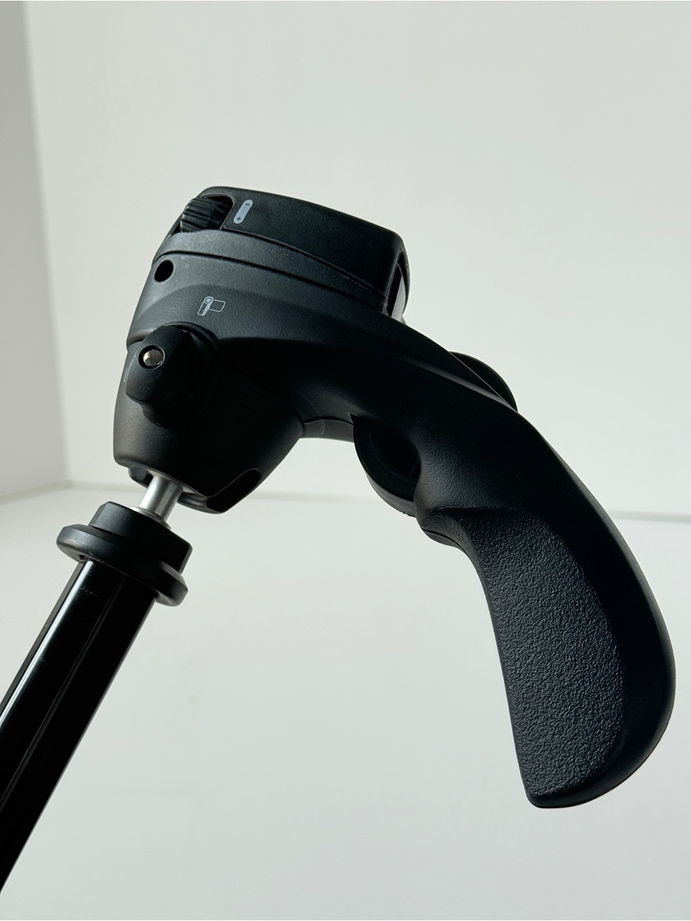 Manfrotto Black Camera Tripod with 3-Way Head - Picture 14 of 15